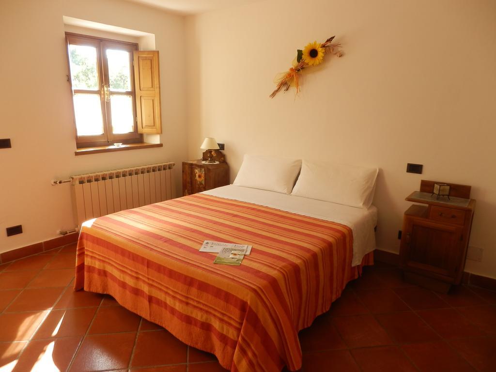 Il Girasole Bed & Breakfast Fosdinovo Phòng bức ảnh